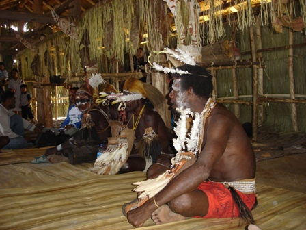ragam budaya suku asmat